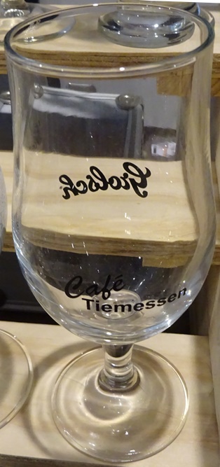 glas op voet. Grolsch (zwart) cafe Tiemessen   