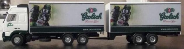 Volvo FH vrachtwagen met wipkar