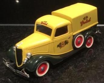 Ford V8 met huif