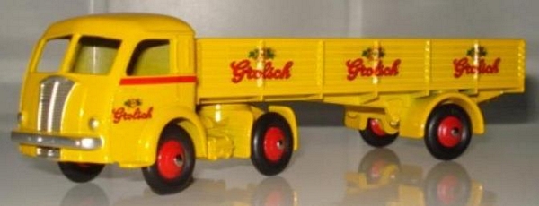 Vrachtwagen met Panhard oplegger